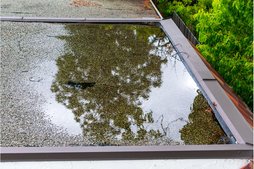 Water na regen niet weg van plat dak