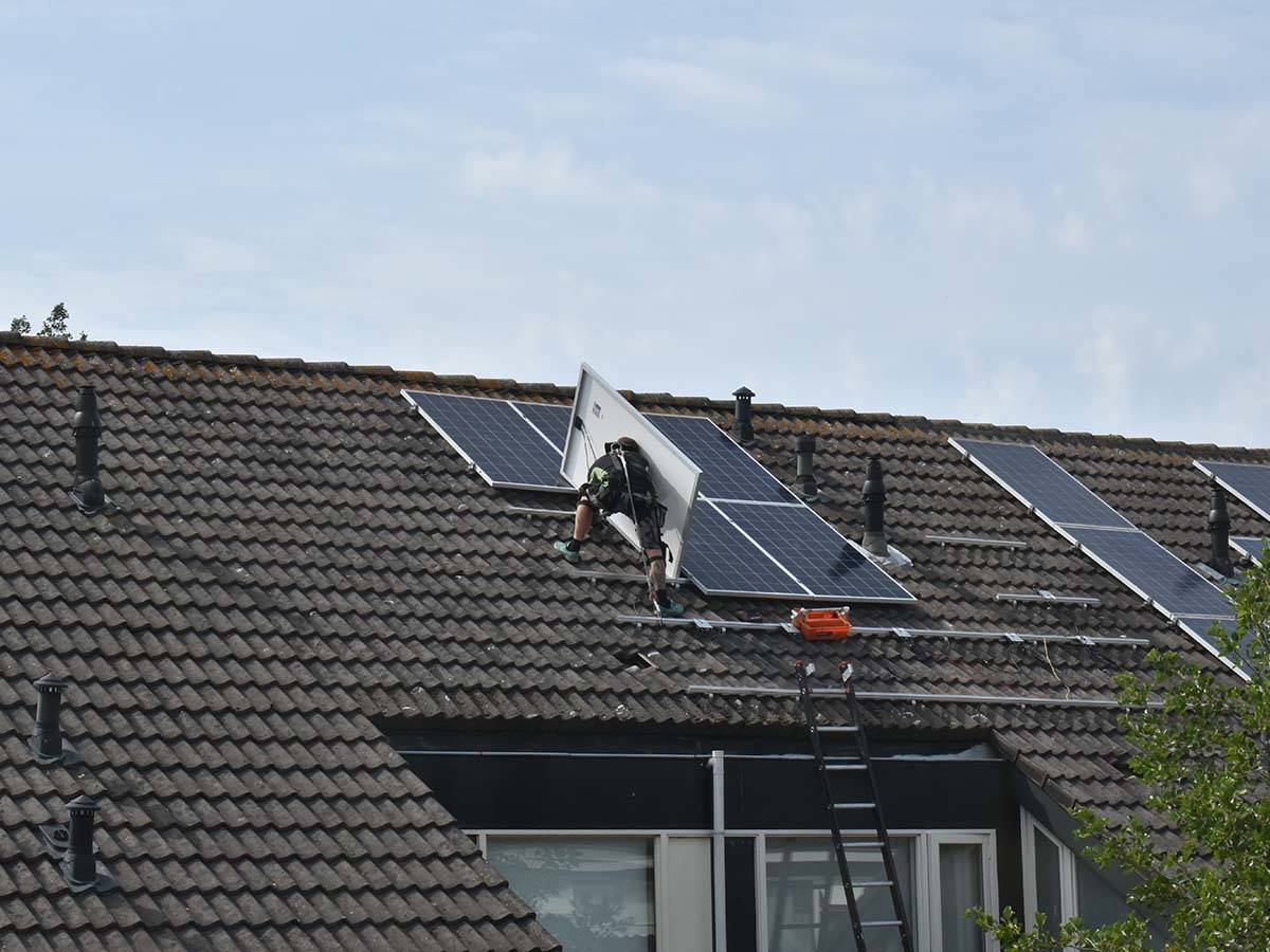 zonnepanelen zelf plaatsen